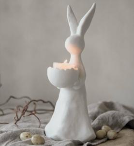 Kanin med äggskal, ljushållare, från Majas lyktor säljs till förmån för Barncancerfonden