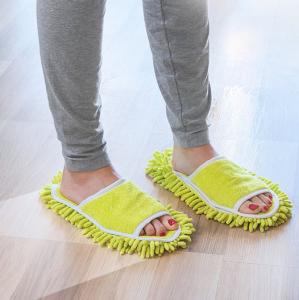 Mopp-Tofflor är ett smart sätt att städa! Trä på fötterna och gå runt i hemmet för ett skinande rent golv