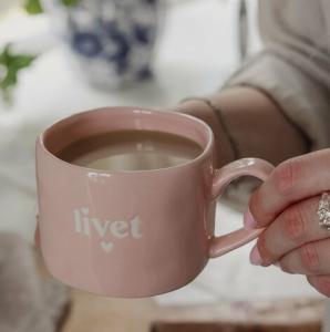 Mugg Livet fr&aring;n Majas lyktor s&auml;ljs till f&ouml;rm&aring;n f&ouml;r Barncancerfonden