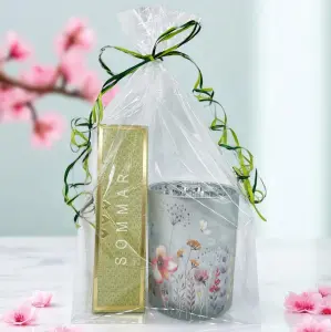 Presentset Sommar i cellofan (Chokladpraliner och ljuslykta)