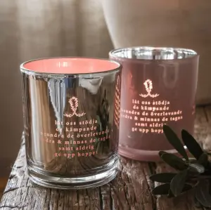 Ljuslykta Rosa Bandet - Majas lyktor/ Rosa Bandet