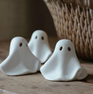 Ghost Spökdekoration, 8,5x7,5x6, från Majas lyktor säljs till förmån för Barncancerfonden