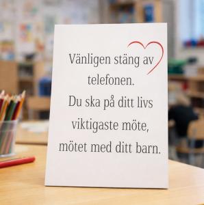 Skylt St&auml;ng av telefonen