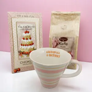 Presentset Värdefull Fröken (Mugg Värdefull, kaffe och praliner)