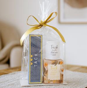 Presentset Tack i cellofan (Chokladpraliner & ljuslykta)