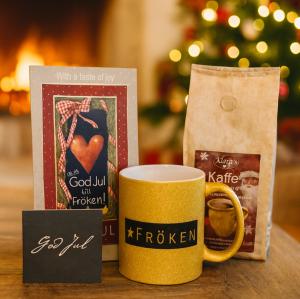 Presentset God Jul Fröken, praliner, kaffe, mugg & kort