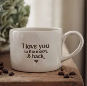 Mugg I love you to the moon fr&aring;n Majas lyktor s&auml;ljs till f&ouml;rm&aring;n f&ouml;r Barncancerfonden