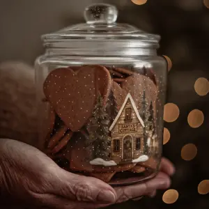 Glasburk Santas Cottage, Liten, fr&aring;n Majas lyktor s&auml;ljs till f&ouml;rm&aring;n f&ouml;r Barncancerfonden