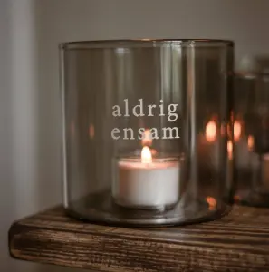 Ljuslykta Aldrig Ensam, fr&aring;n Majas lyktor s&auml;ljs till f&ouml;rm&aring;n f&ouml;r Aldrig Ensam