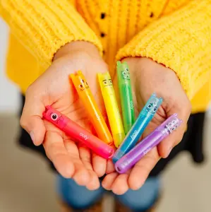 Mini Monster Scented Neon Markers från Ooly säljs på Presenteriet.se