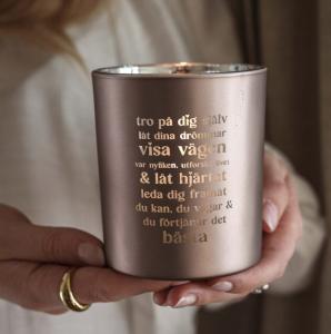 Ljuslykta Tro p&aring; dig sj&auml;lv, fr&aring;n Majas lyktor s&auml;ljs till f&ouml;rm&aring;n f&ouml;r Barncancerfonden