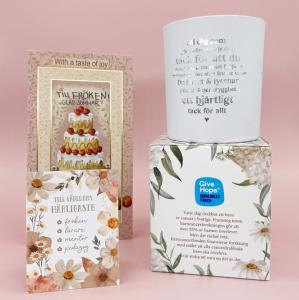 Presentset Fr&ouml;ken (Ljuslykta, praliner och kort)