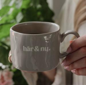 Mugg H&auml;r & Nu fr&aring;n Majas lyktor s&auml;ljs till f&ouml;rm&aring;n f&ouml;r Barncancerfonden