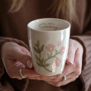 Mugg You are amazing från Majas lyktor säljs till förmån för Barncancerfonden