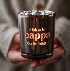 Ljuslykta &Auml;lskade Pappa, du &auml;r b&auml;st! fr&aring;n Majas lyktor s&auml;ljs till f&ouml;rm&aring;n f&ouml;r Barncancerfonden
