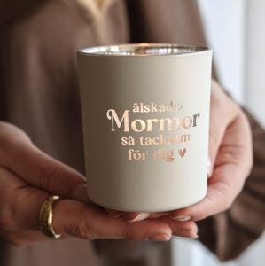 Ljuslykta &Auml;lskade Mormor, fr&aring;n Majas lyktor s&auml;ljs till f&ouml;rm&aring;n f&ouml;r Barncancerfonden