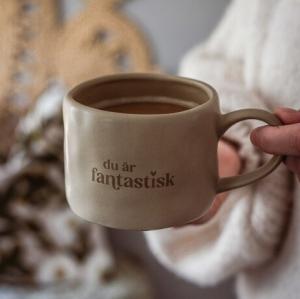 Mugg Du &auml;r fantastisk fr&aring;n Majas lyktor s&auml;ljs till f&ouml;rm&aring;n f&ouml;r Barncancerfonden