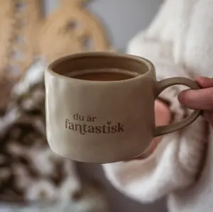 Mugg Du &auml;r fantastisk fr&aring;n Majas lyktor s&auml;ljs till f&ouml;rm&aring;n f&ouml;r Barncancerfonden