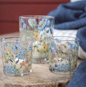 Ljuslykta Bloom, fr&aring;n Majas lyktor s&auml;ljs till f&ouml;rm&aring;n f&ouml;r Barncancerfonden