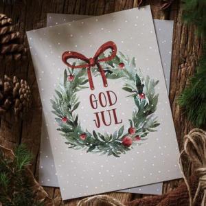 Julkort God Jul (med krans), från Majas lyktor säljs till förmån för Barncancerfonden