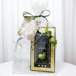 Presentset Lärare i cellofan (lykta, chokladpraliner och kort)
