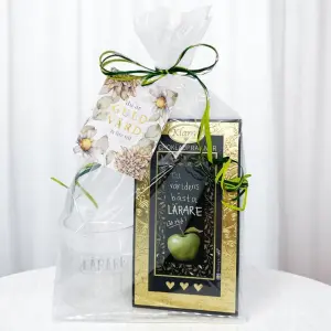 Presentset Lärare i cellofan (lykta, chokladpraliner och kort)