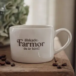 Mugg &Auml;lskade Farmor fr&aring;n Majas lyktor s&auml;ljs till f&ouml;rm&aring;n f&ouml;r Barncancerfonden