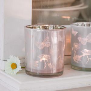 Ljuslykta Butterflies & Poppies, från Majas lyktor säljs till förmån för Barncancerfonden