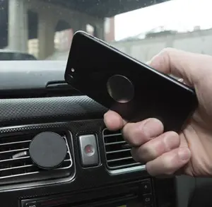 Magnetisk mobilh&aring;llare till bilen