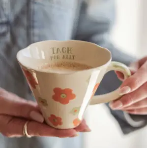 Mugg Tack för allt från Majas lyktor säljs till förmån för Barncancerfonden