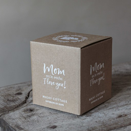 Ljuslykta Mom you're amazing, klarglas, från Majas lyktor säljs till förmån för Barncancerfonden
