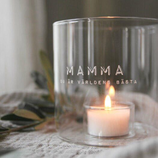 Ljuslykta Mamma Du är världens bästa, från Majas lyktor säljs till förmån för Barncancerfonden