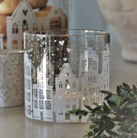 Ljuslykta Christmas Village - Majas lyktor/ Barncancerfonden • Pryloteket