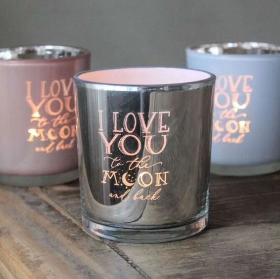 Ljuslykta I love you to the moon, från Majas lyktor säljs till förmån för Barncancerfonden