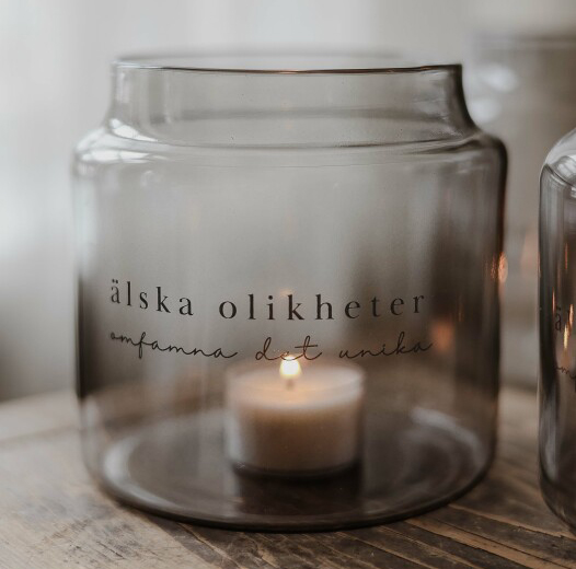 Ljuslykta Älska olikheter från Majas lyktor säljs till förmån för Barncancerfonden