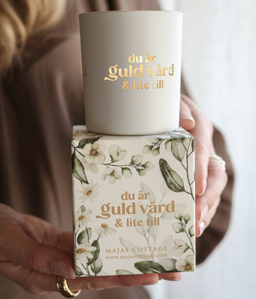 Ljuslykta Guld Värd & lite till, från Majas lyktor säljs till förmån för Barncancerfonden