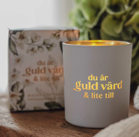 Ljuslykta Guld Värd & lite till, från Majas lyktor säljs till förmån för Barncancerfonden