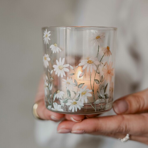 Ljuslykta Daisy, från Majas lyktor säljs till förmån för Barncancerfonden