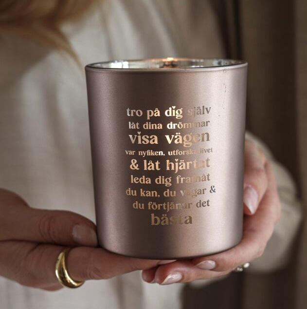 Ljuslykta Tro på dig själv, från Majas lyktor säljs till förmån för Barncancerfonden