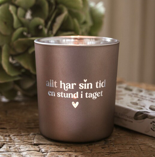 Ljuslykta Allt har din tid från Majas lyktor säljs till förmån för Suicide Zero