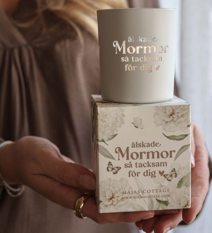 Ljuslykta Älskade Mormor, från Majas lyktor säljs till förmån för Barncancerfonden