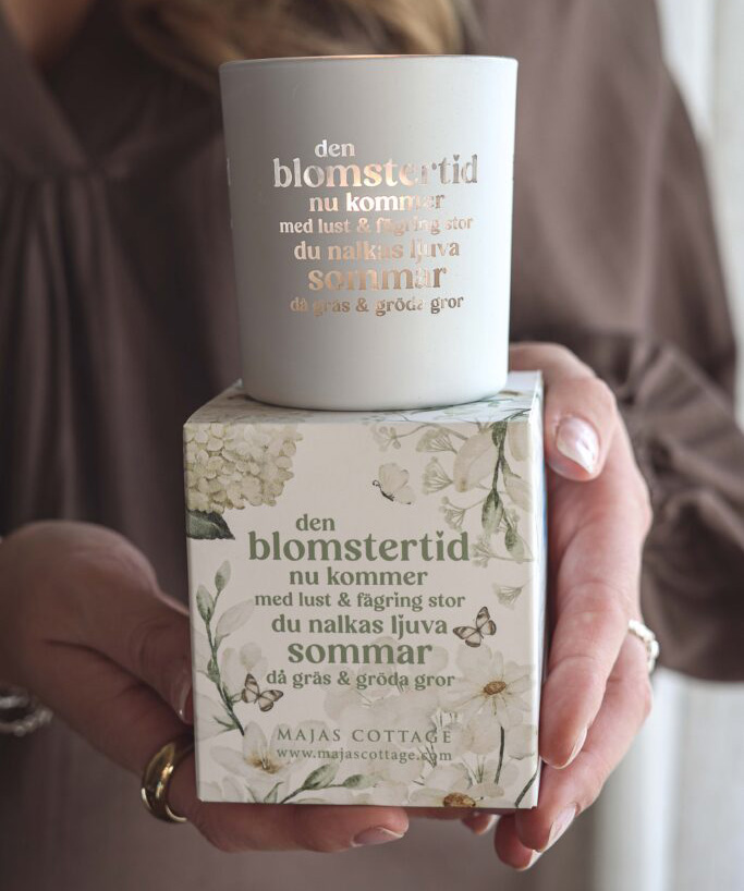 Ljuslykta Den blomstertid nu kommer, från Majas lyktor säljs till förmån för Barncancerfonden