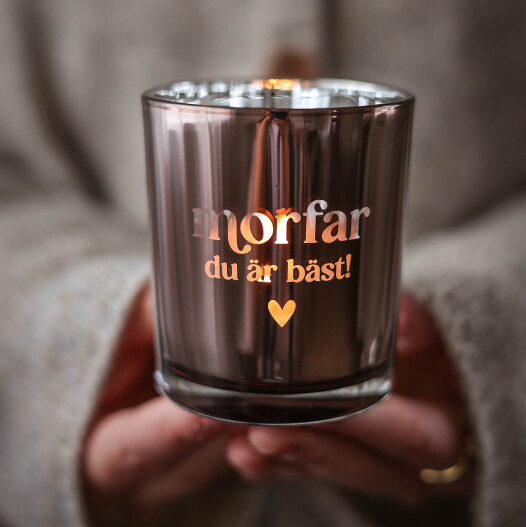 Ljuslykta Morfar, du är bäst! från Majas lyktor säljs till förmån för Barncancerfonden