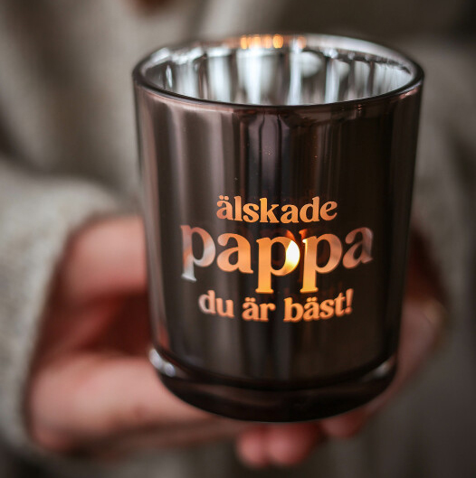 Ljuslykta Älskade Pappa, du är bäst! från Majas lyktor säljs till förmån för Barncancerfonden