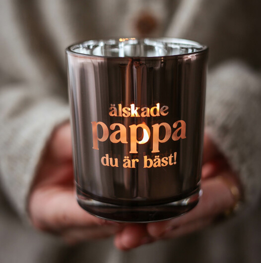 Ljuslykta Älskade Pappa, du är bäst! från Majas lyktor säljs till förmån för Barncancerfonden
