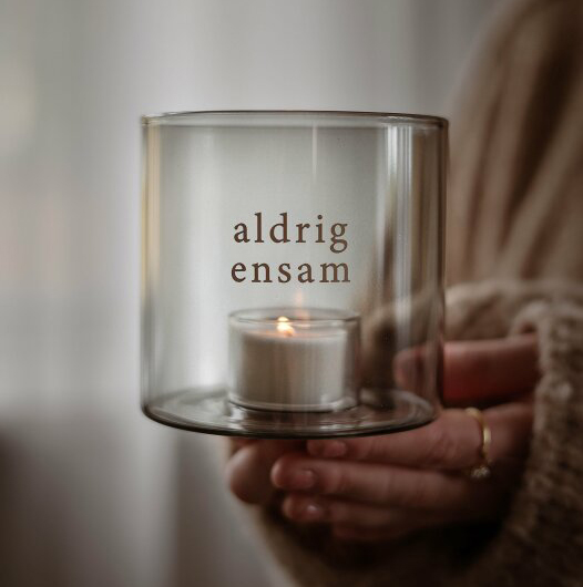 Ljuslykta Aldrig Ensam, från Majas lyktor säljs till förmån för Aldrig Ensam