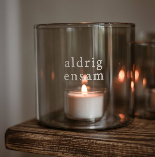 Ljuslykta Aldrig Ensam, från Majas lyktor säljs till förmån för Aldrig Ensam
