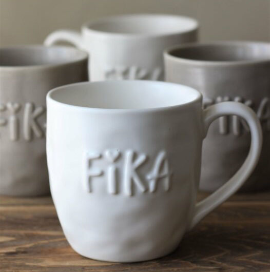 Jumbomugg Kärlek & Fika från Majas lyktor säljs till förmån för Barncancerfonden