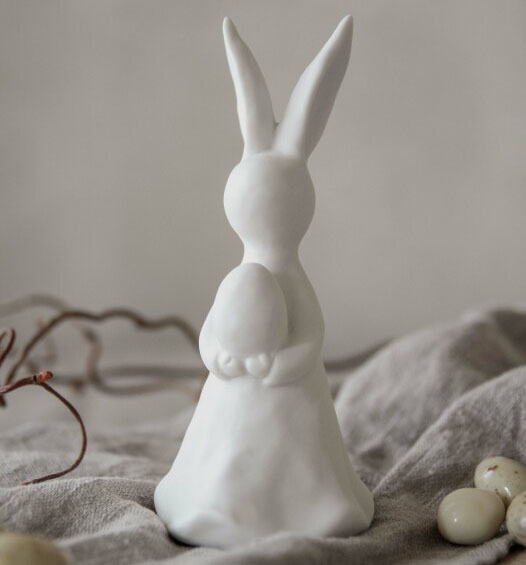 Bunny with egg (Kanin som hller i ett gg), frn Majas lyktor sljs till frmn fr Barncancerfonden