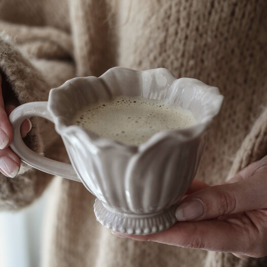 Blomstra Mugg från Majas lyktor säljs till förmån för Barncancerfonden